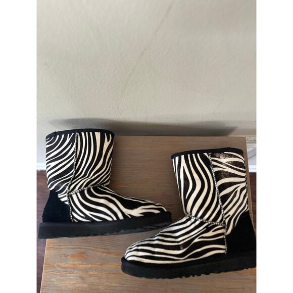 UGG Classic Short Exotic Zebra Genuine Calf Hair Winter Boots Black/Cream Size 7 - Picture 8 of 11